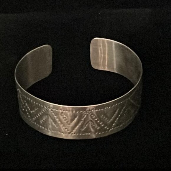 Punch Design Thin Metal Cuff Bracelet - Picture 2 of 6